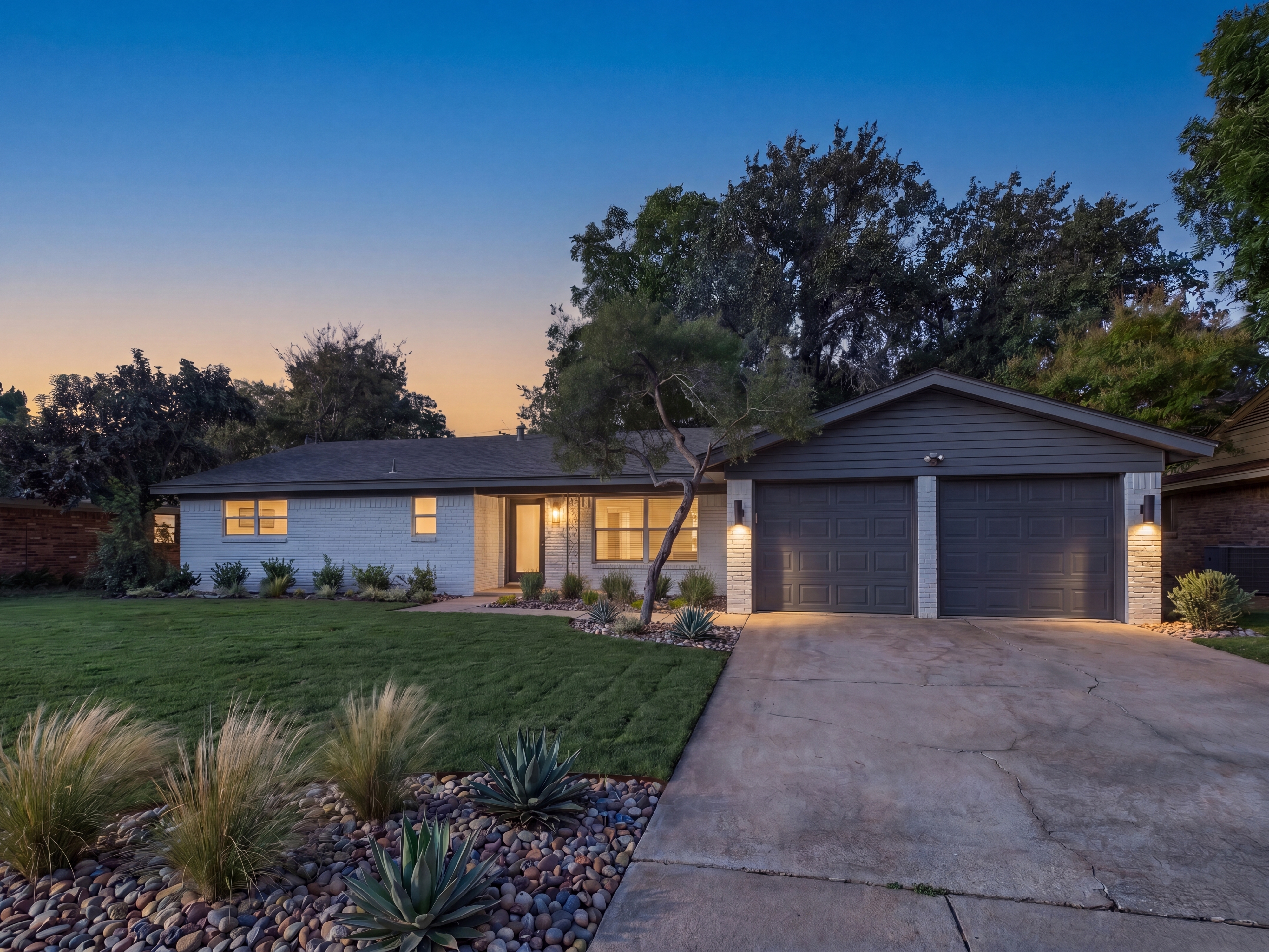 6909 Valhalla Road, Fort Worth twilight